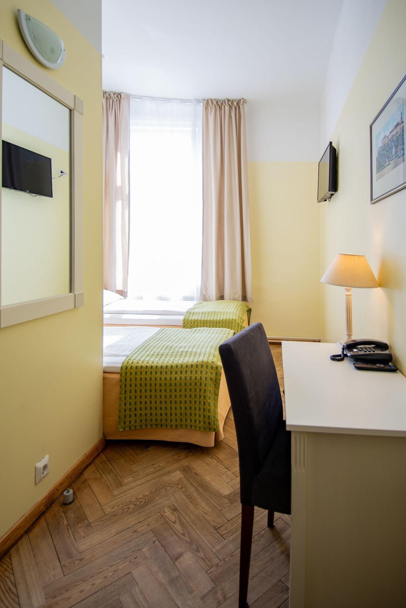 Economy Hotel Ταλίν Εξωτερικό φωτογραφία